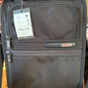 tumi utility tote